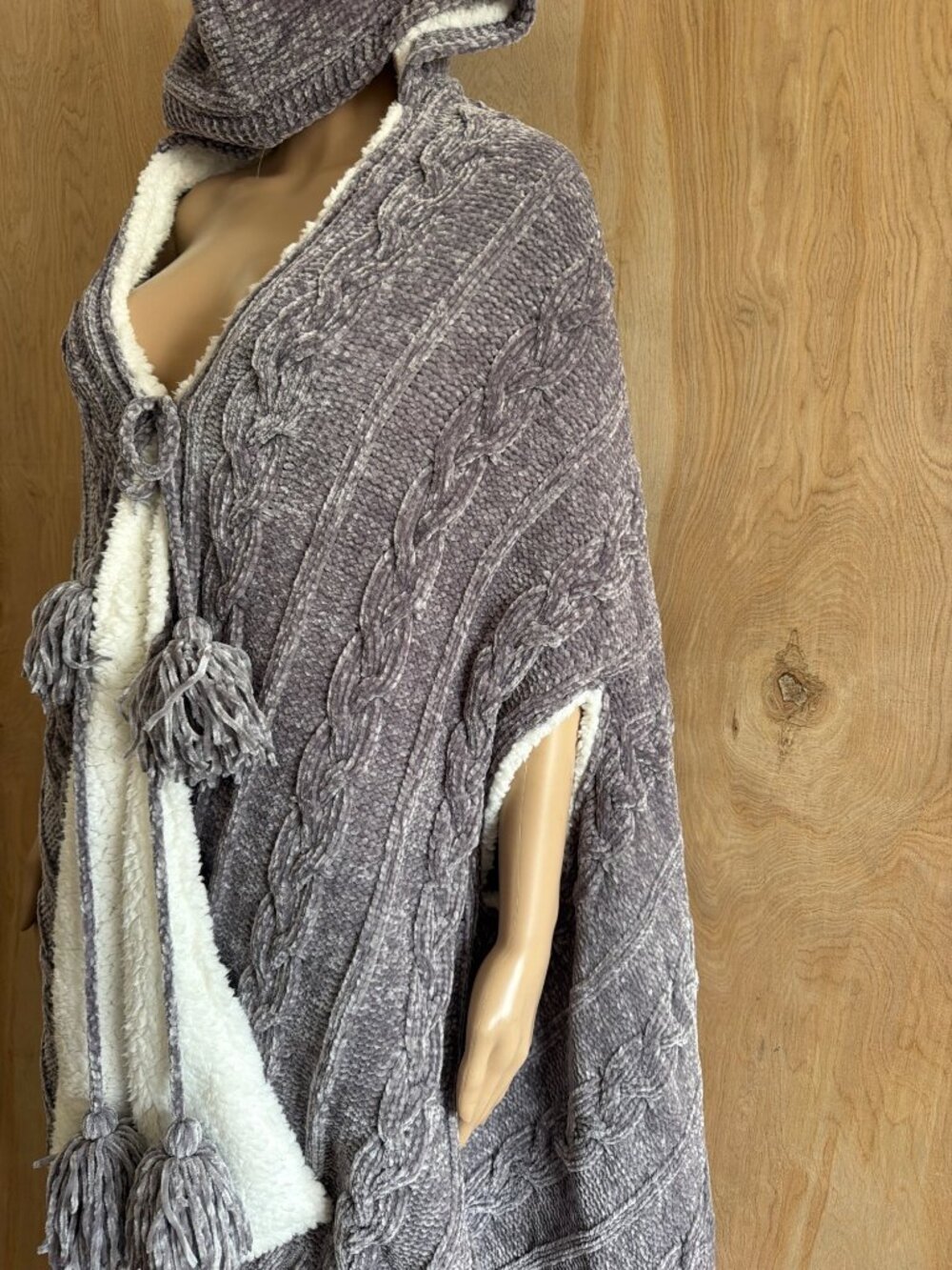 Soft Surroundings Chenille Sherpa Wearable Hooded Cable Knit Throw 46 x 78 - Picture 7 of 14